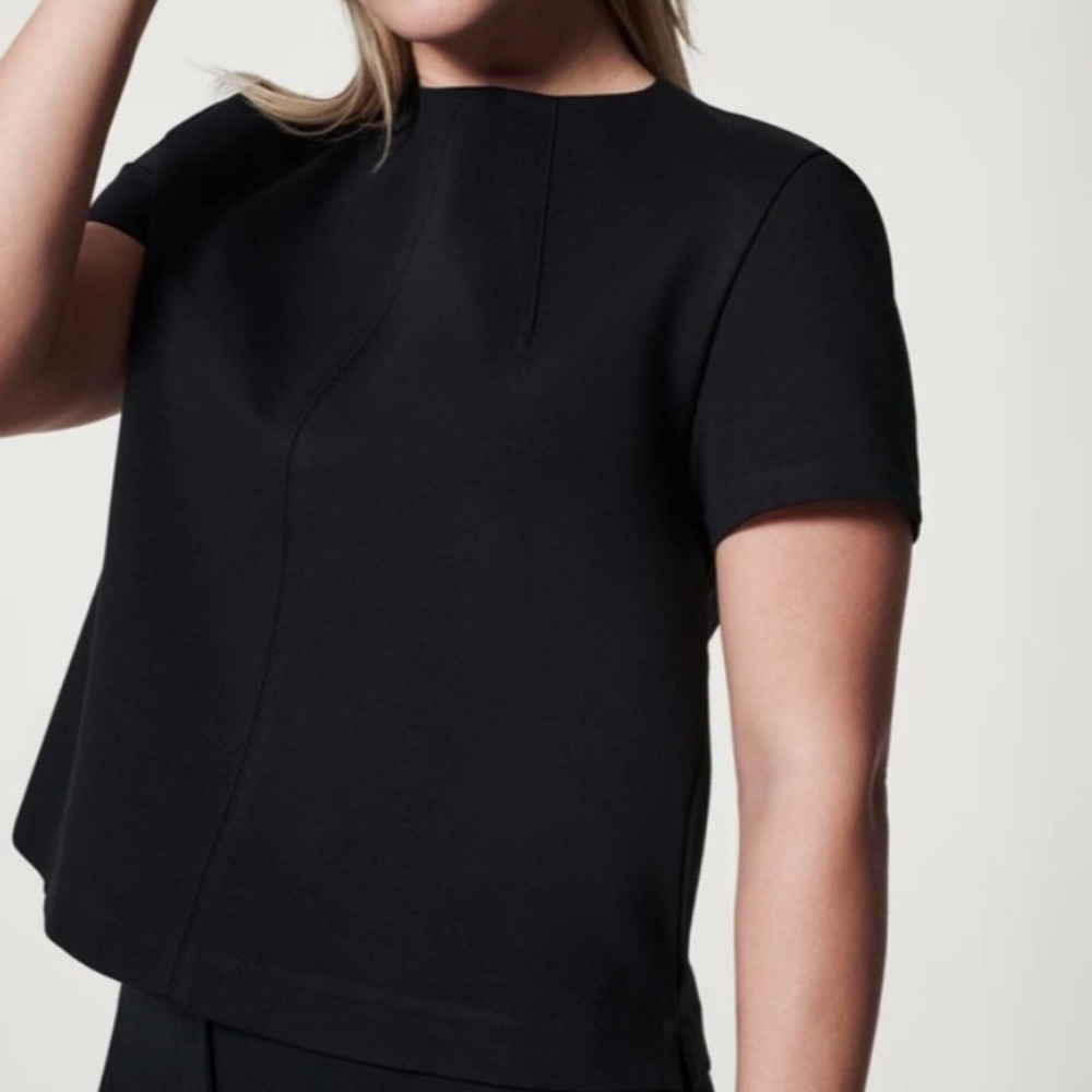 NWOT Spanx The Perfect Funnel Neck Top in classic black Size XS